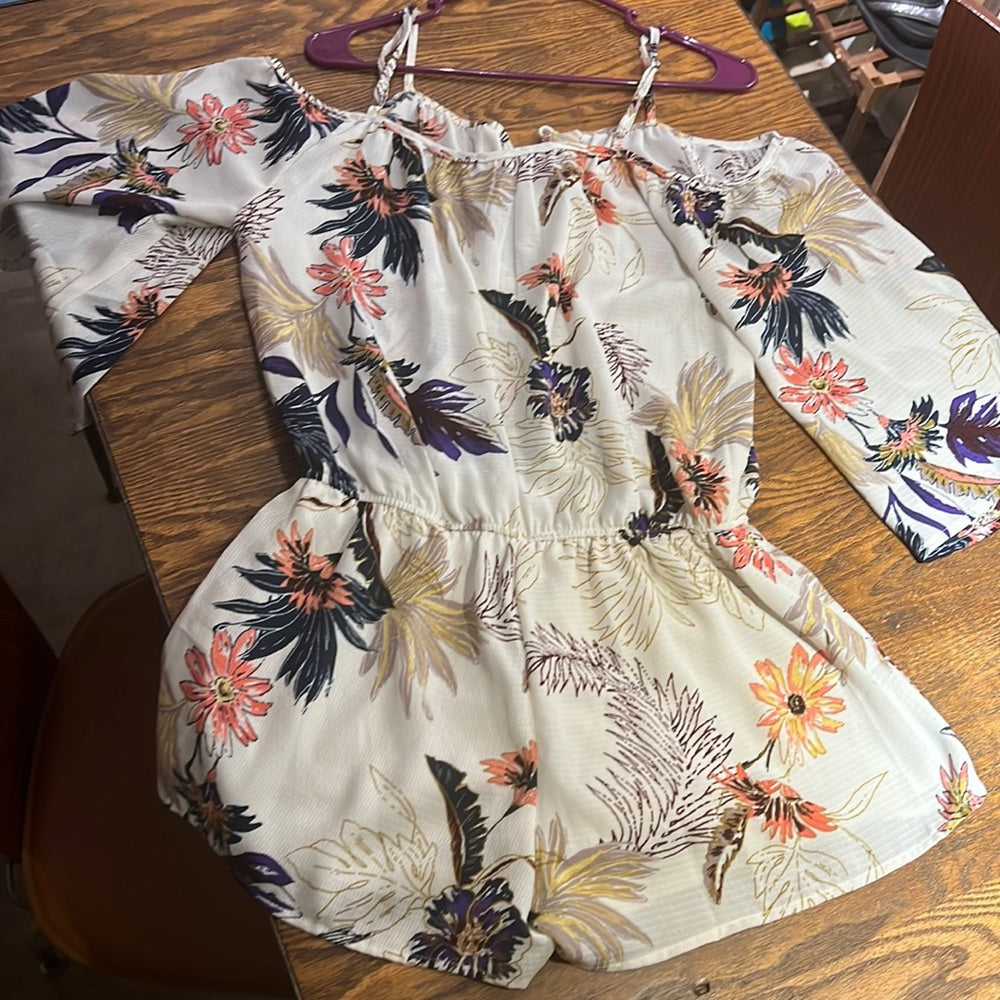 Lovestitch Open Shoulder Floral Romper Size M