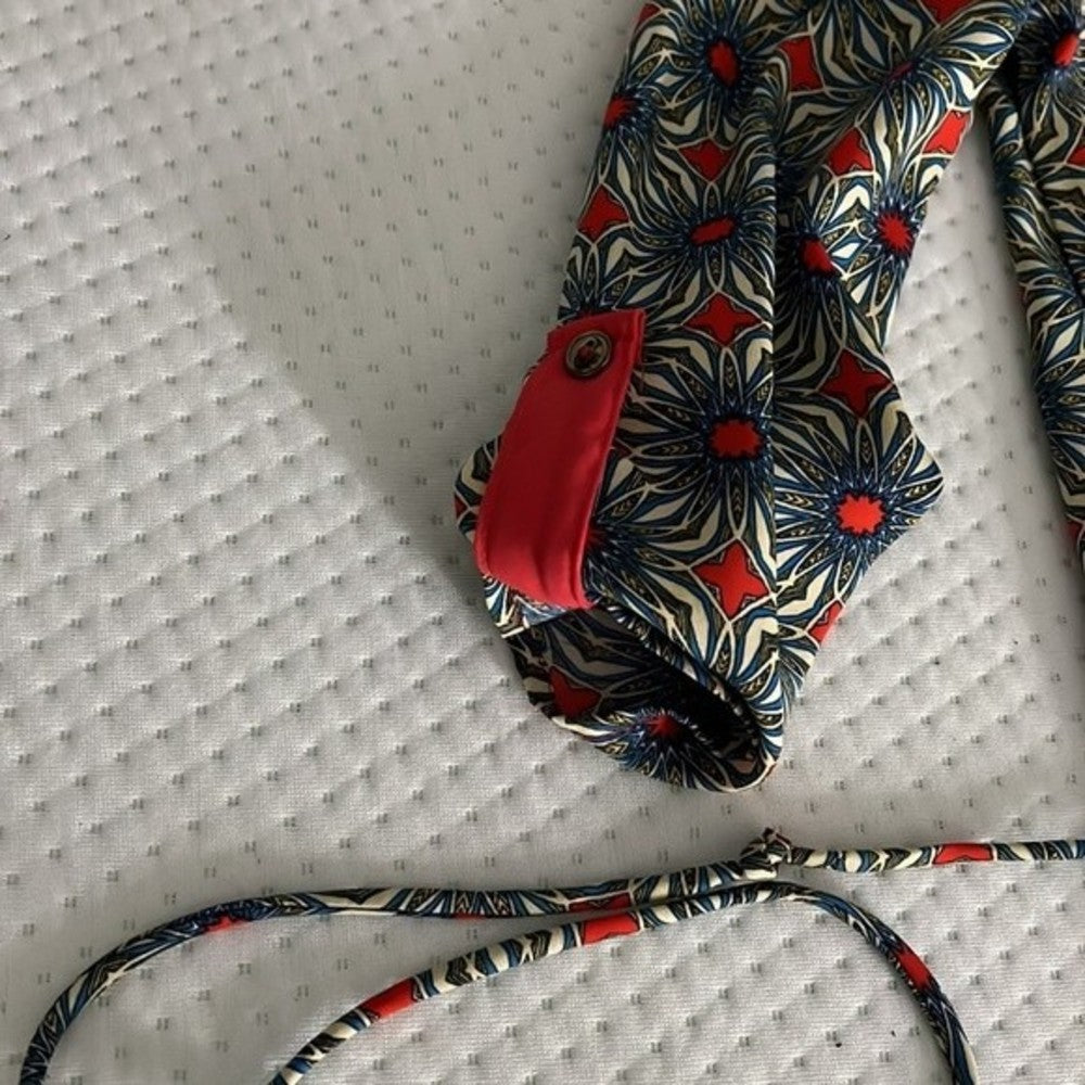 Retro mini dress with tied waist