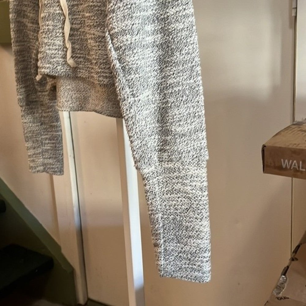 Brandy Melville Dolman Sleeved Grey Cropped Hoodie