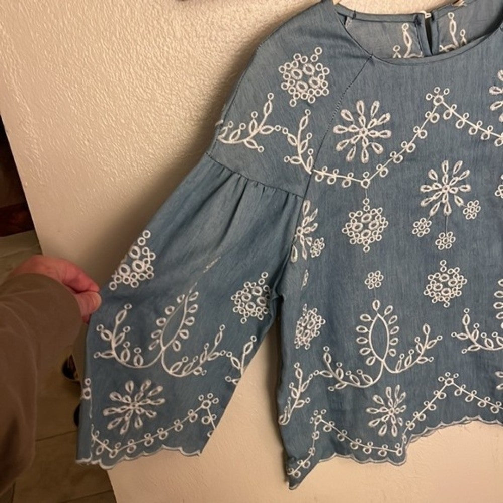 NWT Main Strip Eyelet Crop with Bell Sleeves Embroidered Top size M