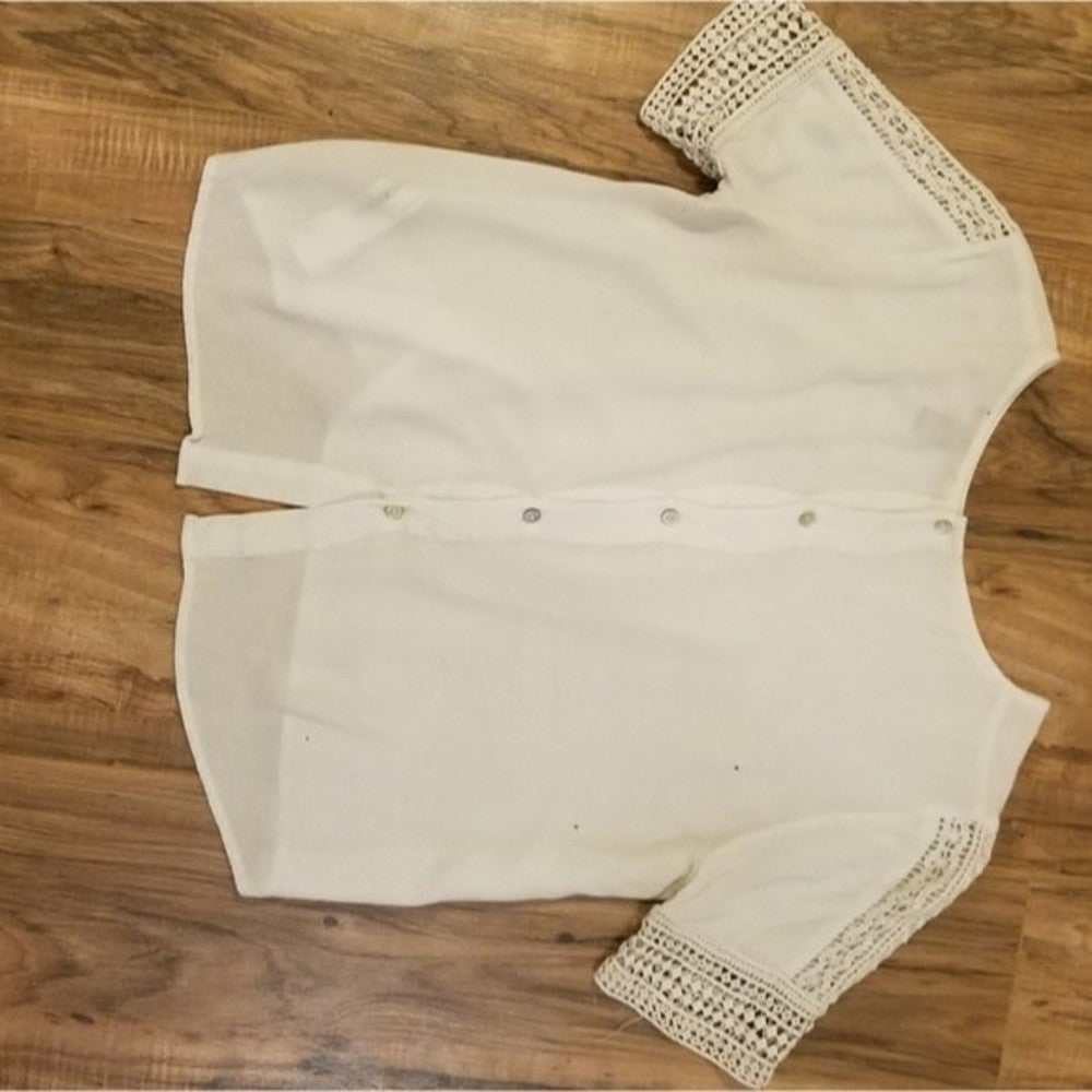 Forever 21 Cropped Blouse w Button Down Back