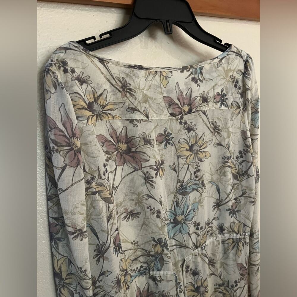 Urban Outfitters Kimchi Blue Floral Pintucked Blouse size M