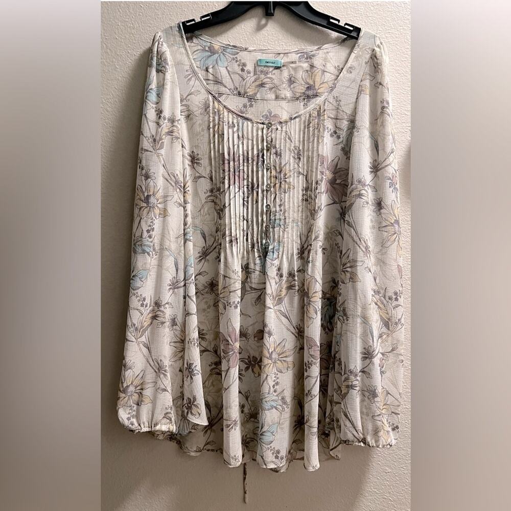 Urban Outfitters Kimchi Blue Floral Pintucked Blouse size M