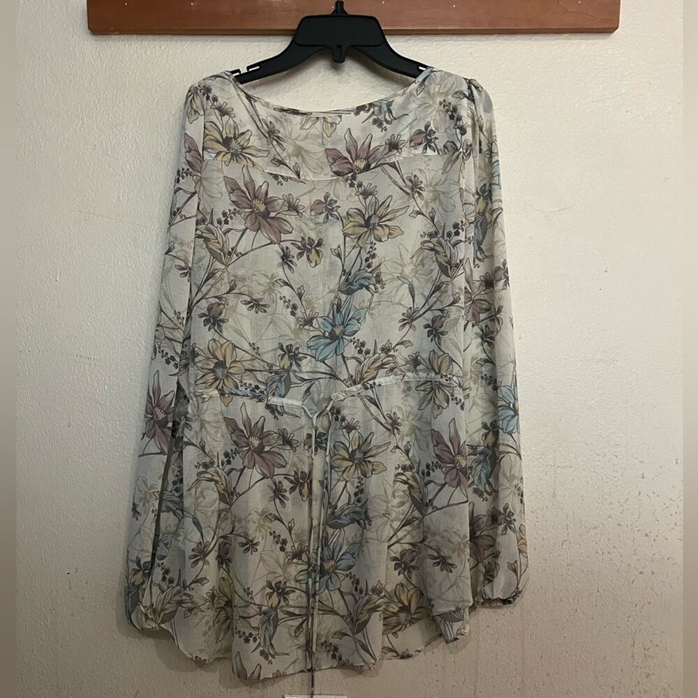 Urban Outfitters Kimchi Blue Floral Pintucked Blouse size M