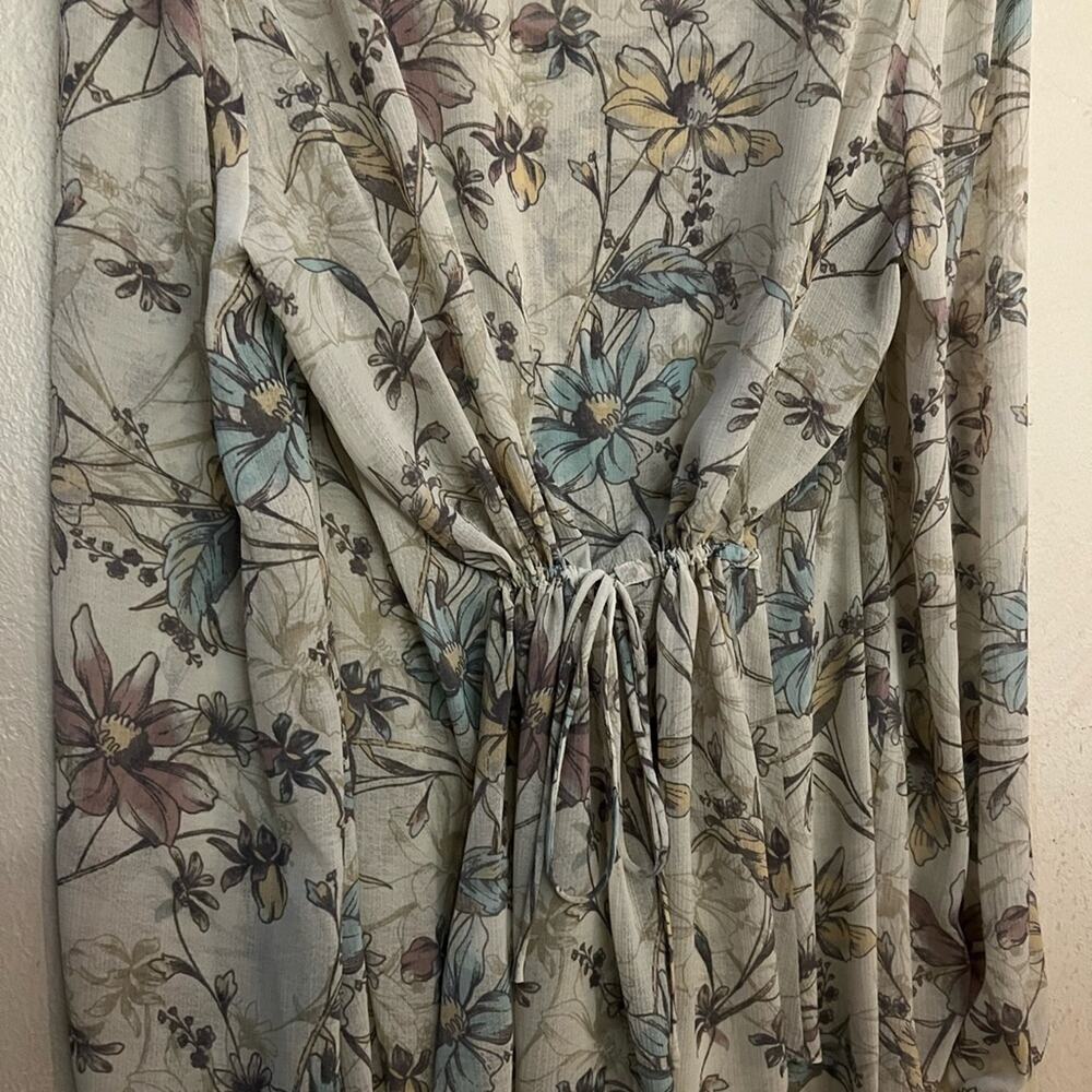 Urban Outfitters Kimchi Blue Floral Pintucked Blouse size M