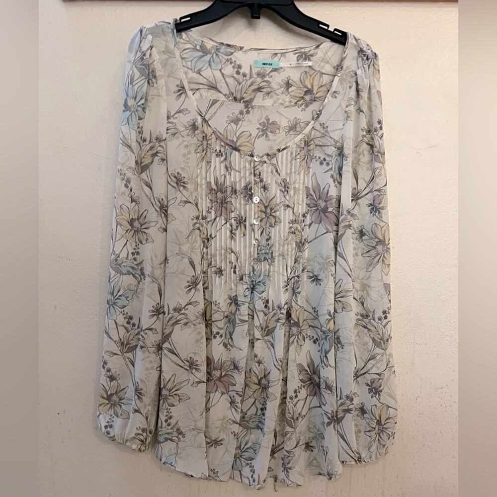 Urban Outfitters Kimchi Blue Floral Pintucked Blouse size M