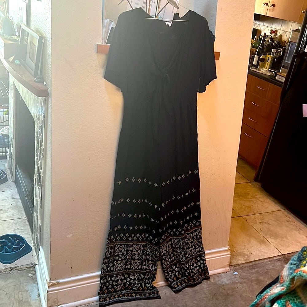 En Crème wide leg jumpsuit with tie front and paisley detail