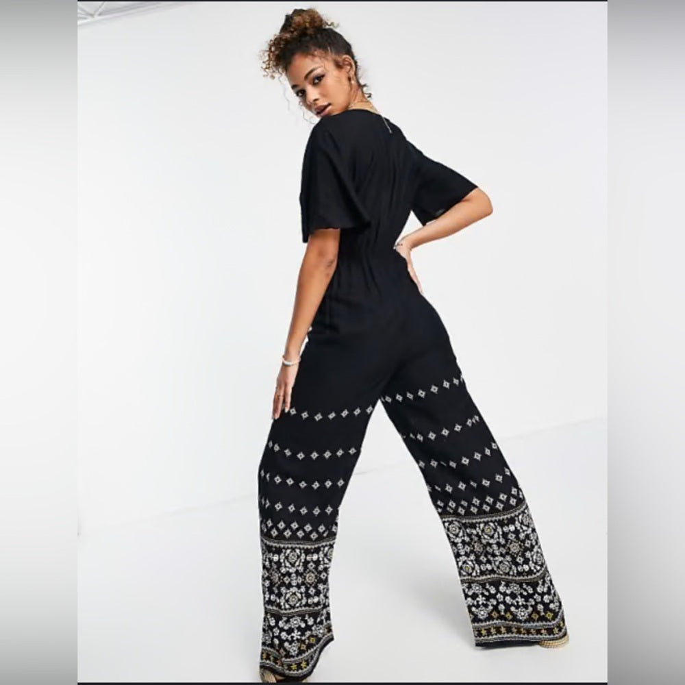 En Crème wide leg jumpsuit with tie front and paisley detail