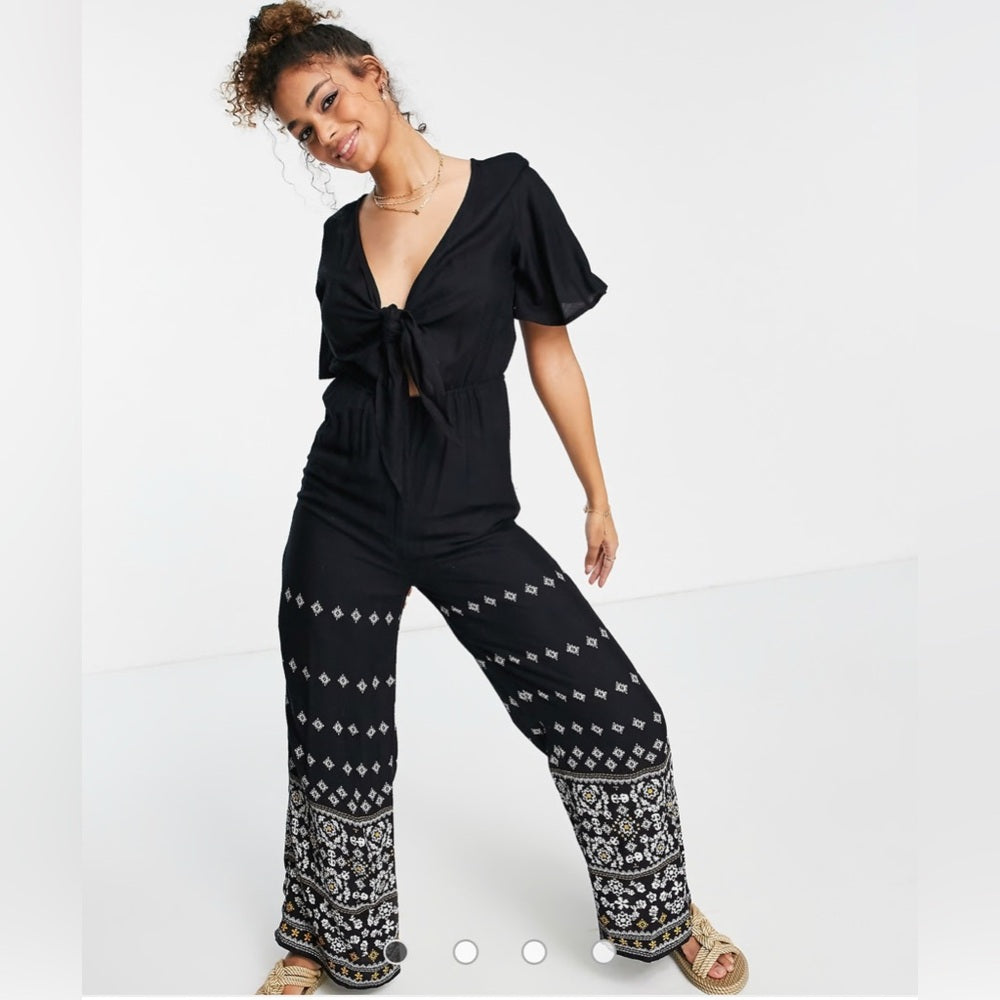 En Crème wide leg jumpsuit with tie front and paisley detail