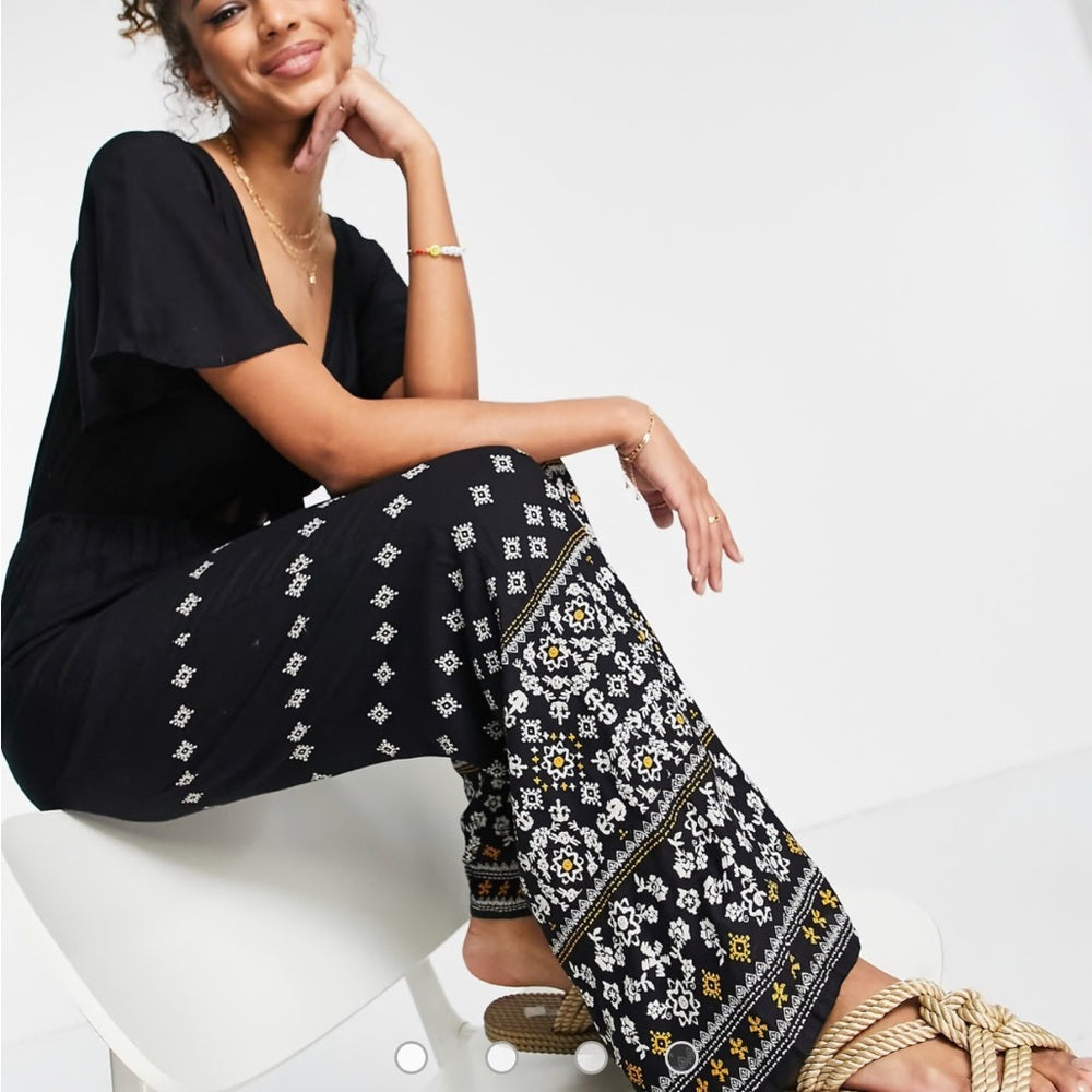 En Crème wide leg jumpsuit with tie front and paisley detail