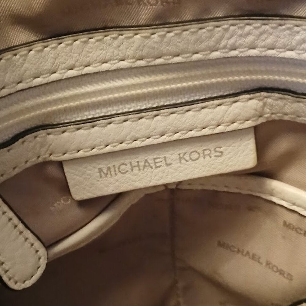 Authentic Michael Kors Large Leather Evie Hobo