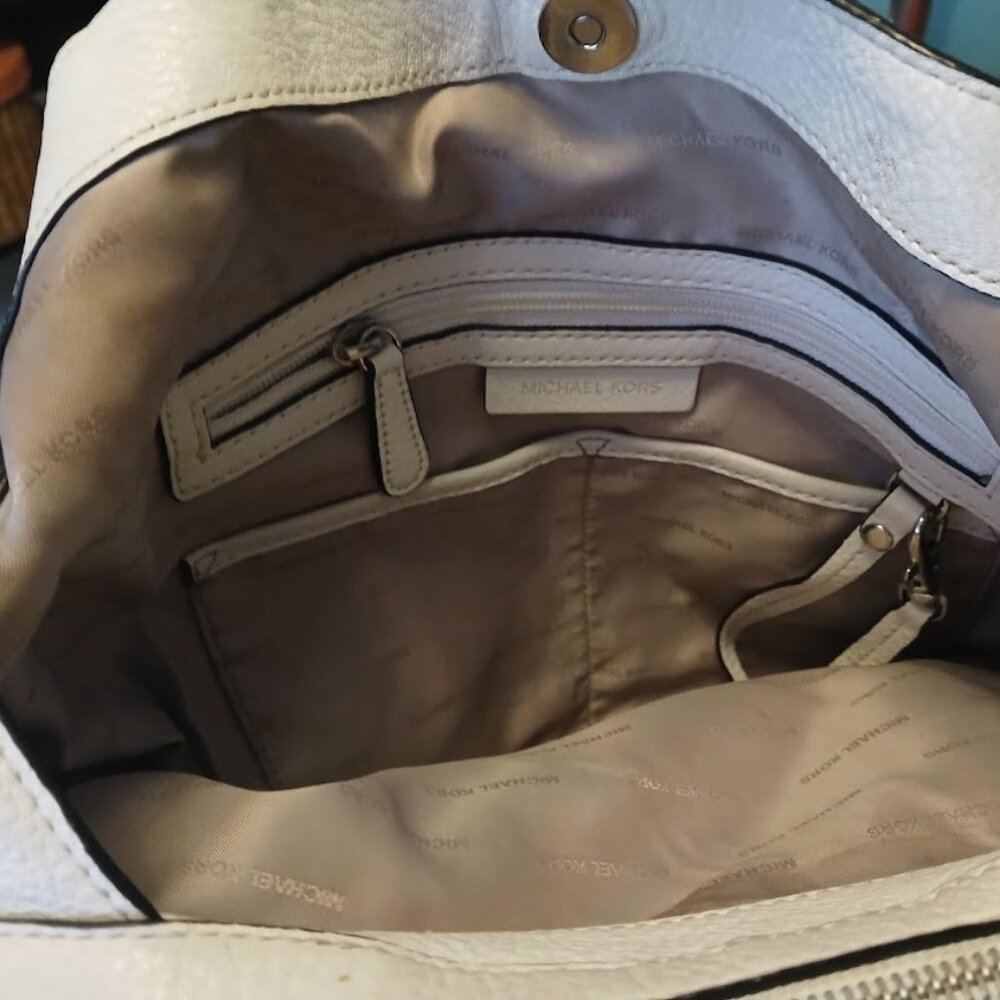 Authentic Michael Kors Large Leather Evie Hobo