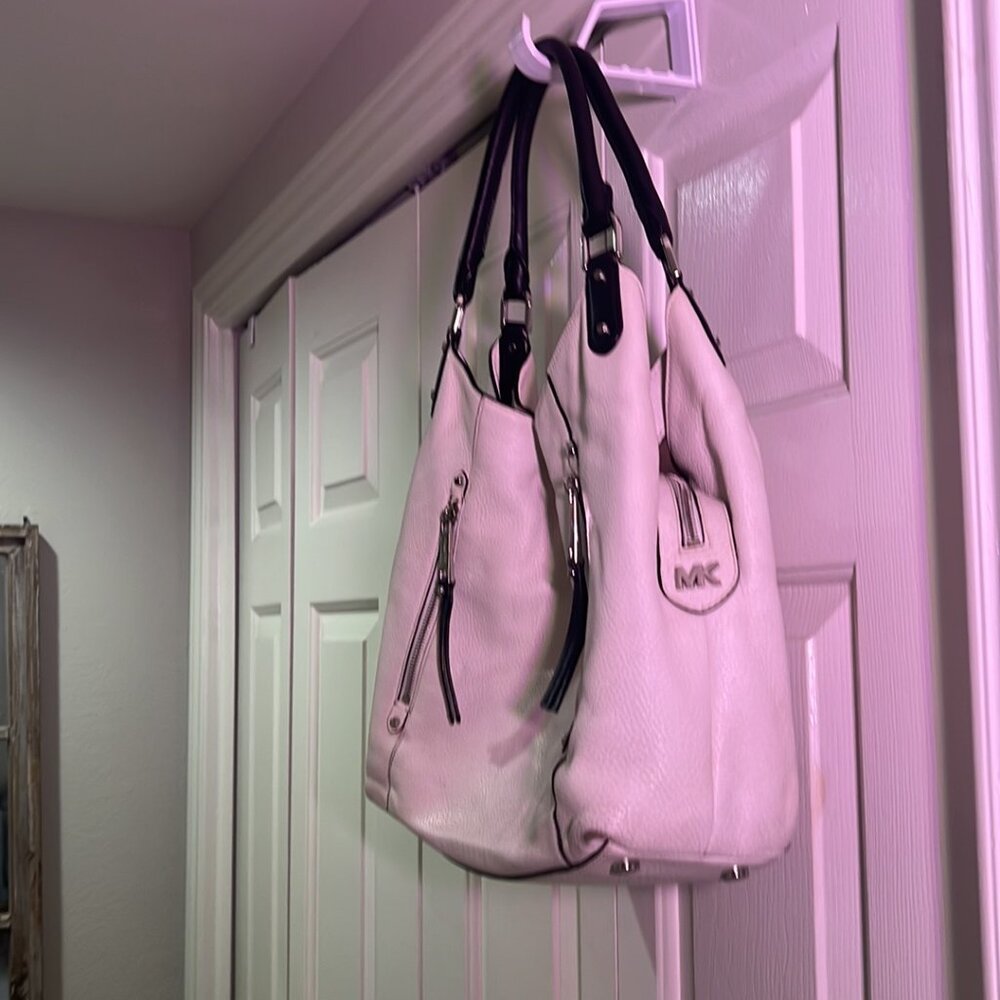 Authentic Michael Kors Large Leather Evie Hobo