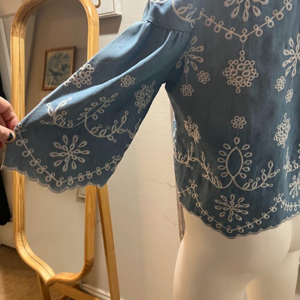 NWT Main Strip Eyelet Crop with Bell Sleeves Embroidered Top size M