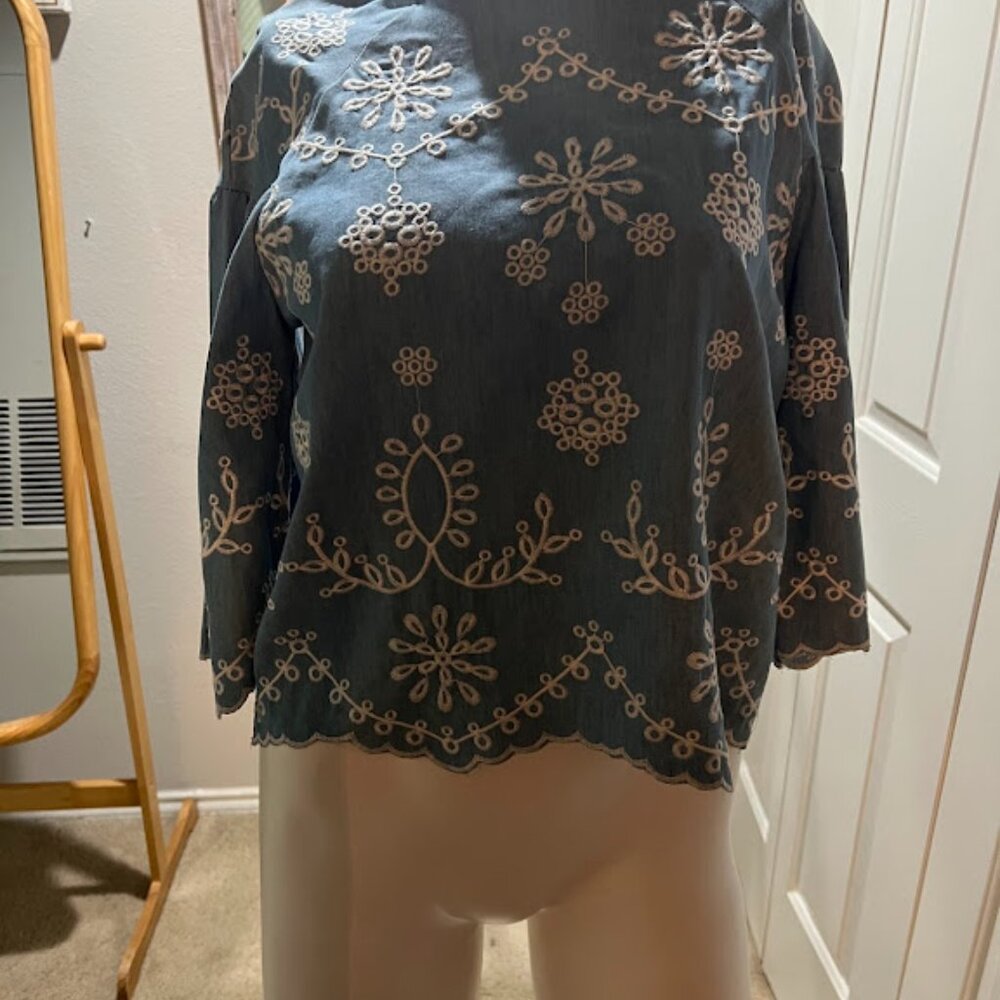 NWT Main Strip Eyelet Crop with Bell Sleeves Embroidered Top size M