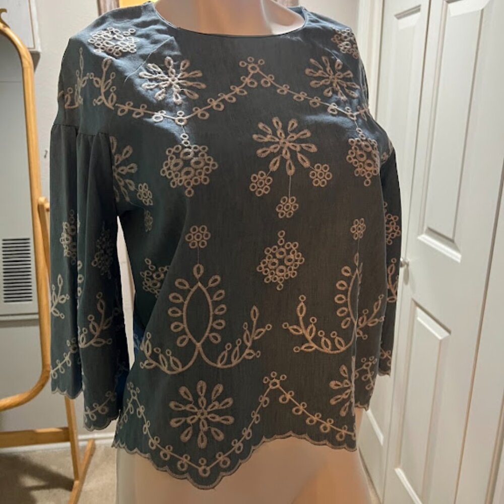 NWT Main Strip Eyelet Crop with Bell Sleeves Embroidered Top size M