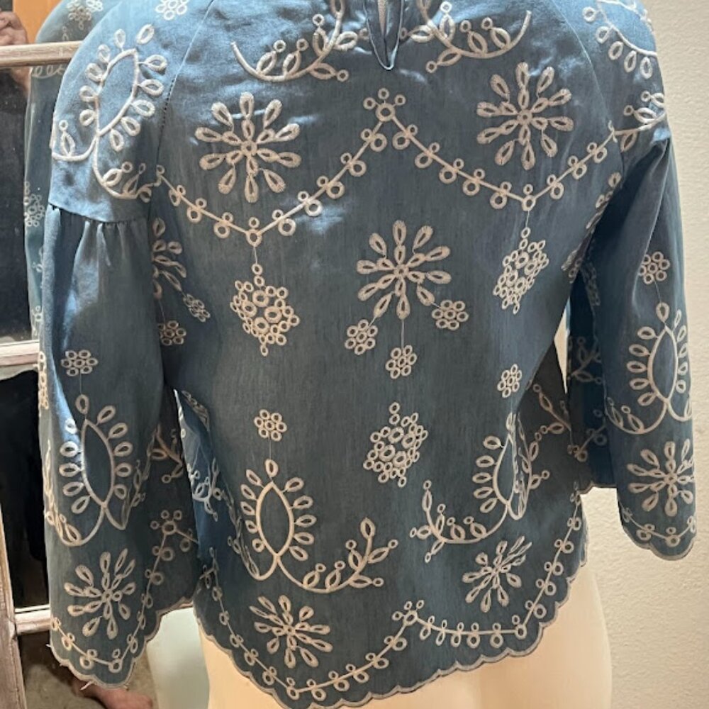 NWT Main Strip Eyelet Crop with Bell Sleeves Embroidered Top size M