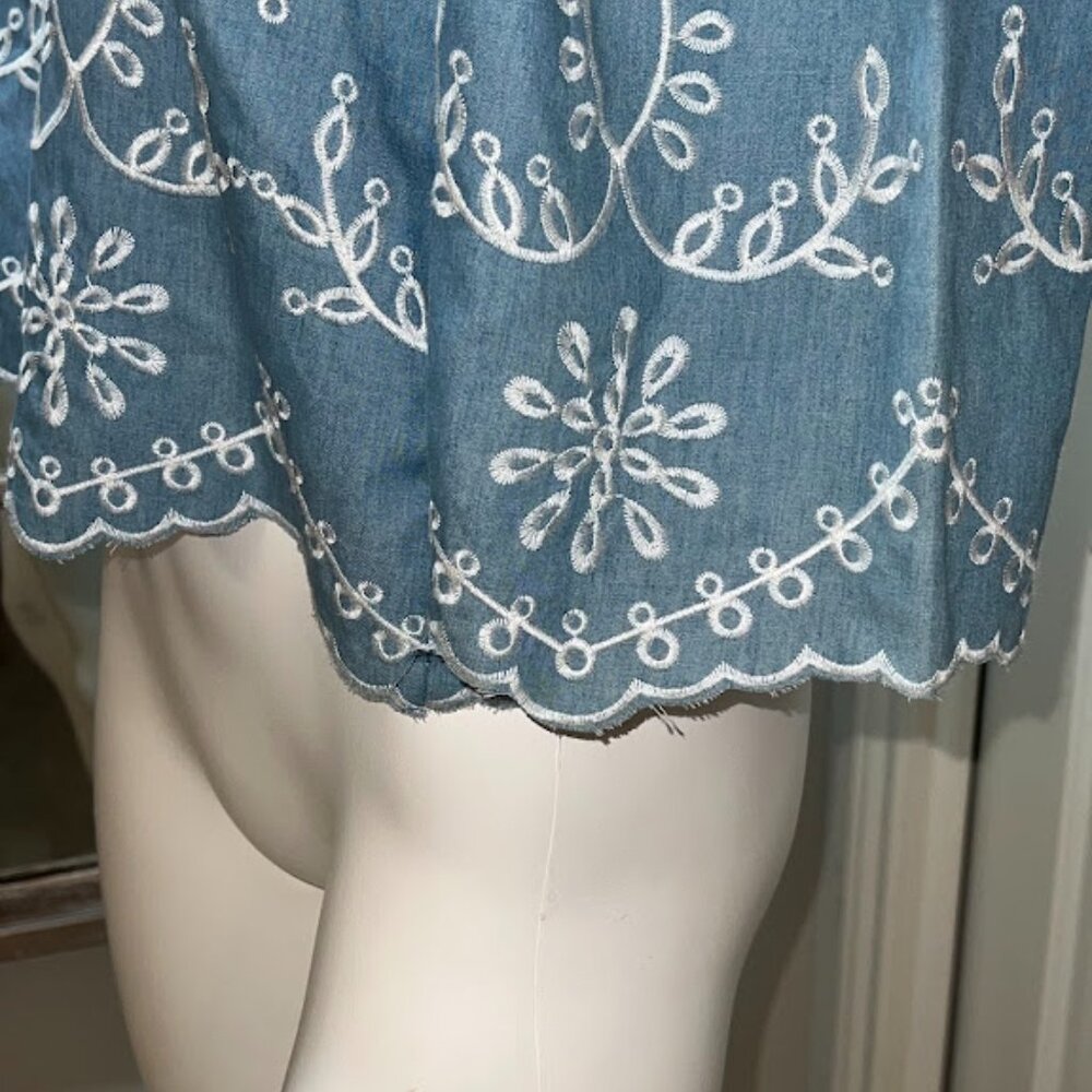NWT Main Strip Eyelet Crop with Bell Sleeves Embroidered Top size M