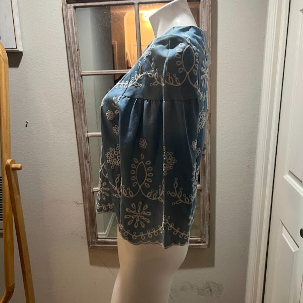 NWT Main Strip Eyelet Crop with Bell Sleeves Embroidered Top size M