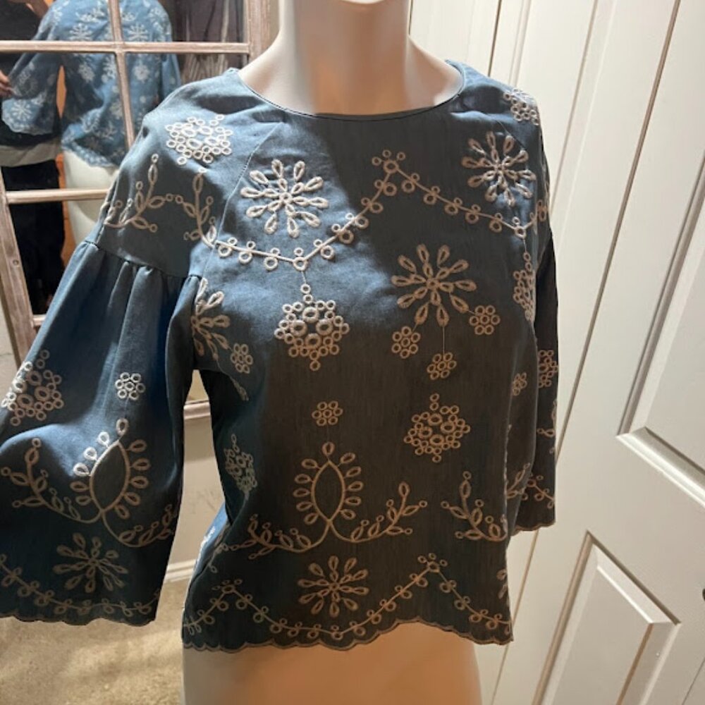 NWT Main Strip Eyelet Crop with Bell Sleeves Embroidered Top size M