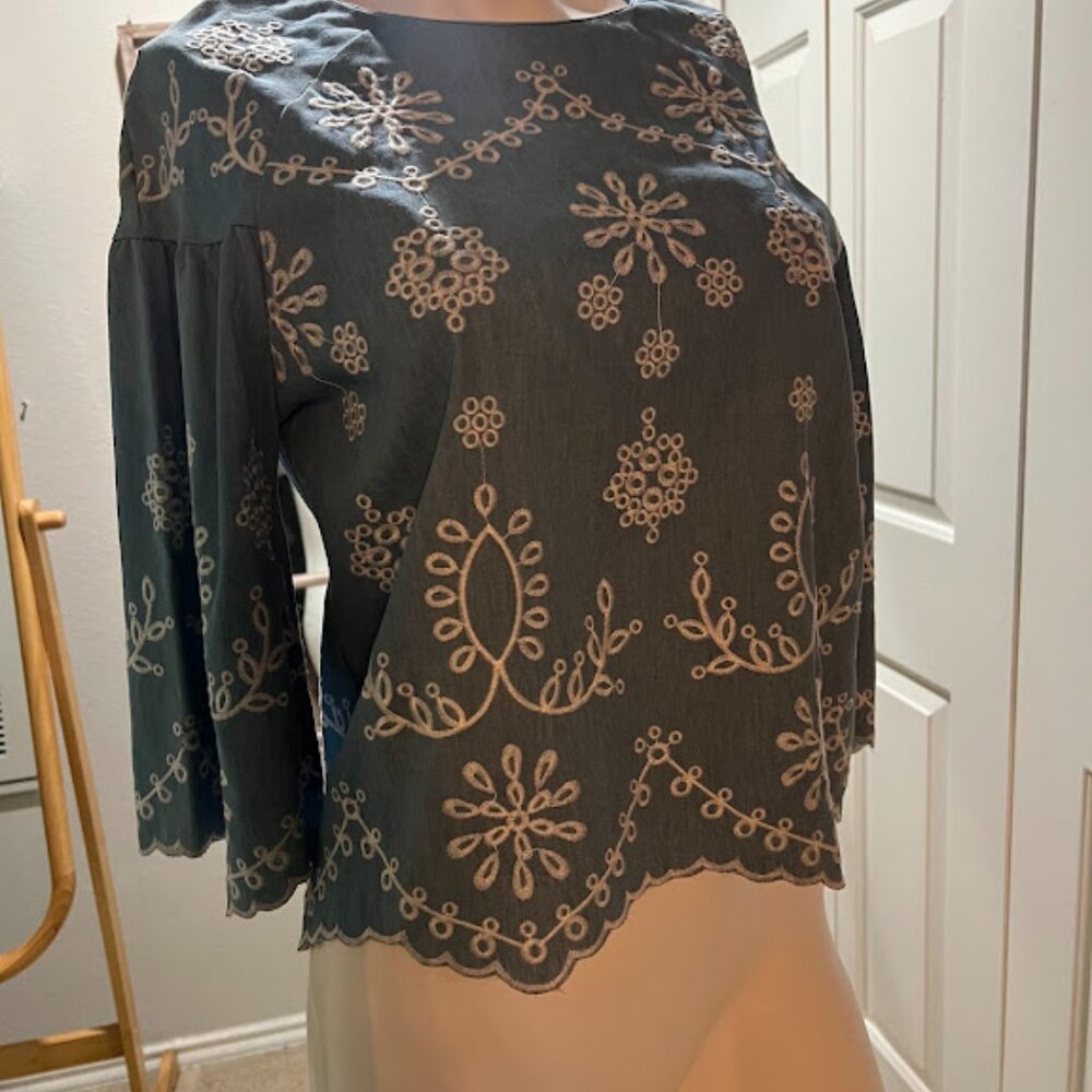 NWT Main Strip Eyelet Crop with Bell Sleeves Embroidered Top size M