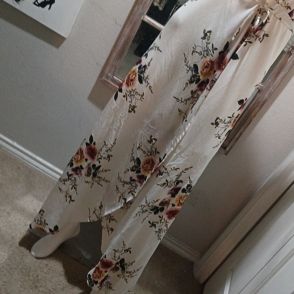 SHOWPO White Floral Wrap Dess size 8 NWOT