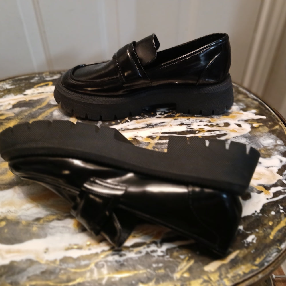 Zara Black Flats Modern Loafers Women's size 9.5