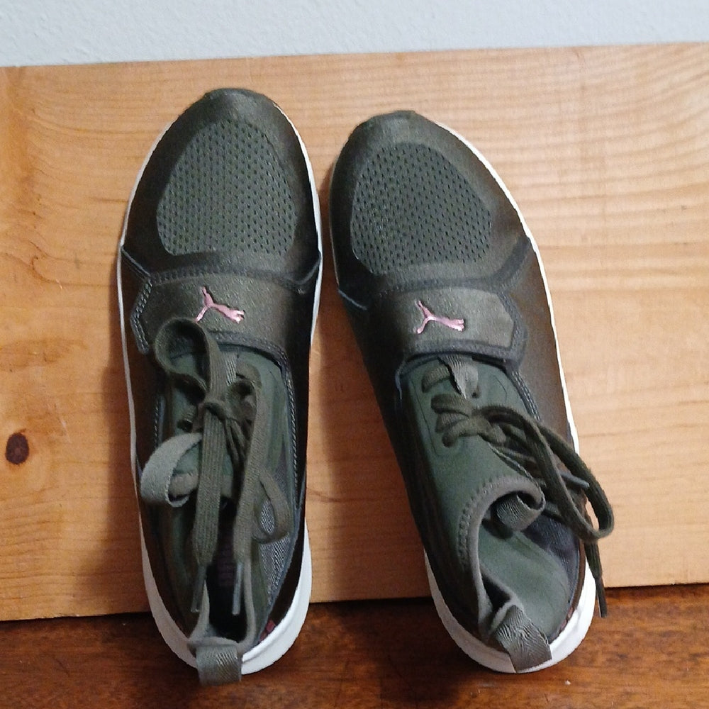 NWOT Puma Women's Olive Athletic Sneakers Size 6