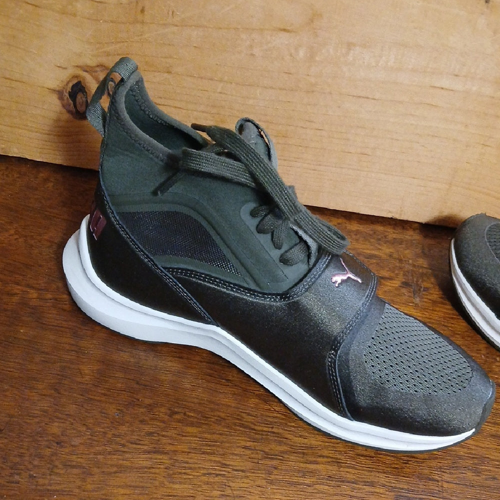 NWOT Puma Women's Olive Athletic Sneakers Size 6