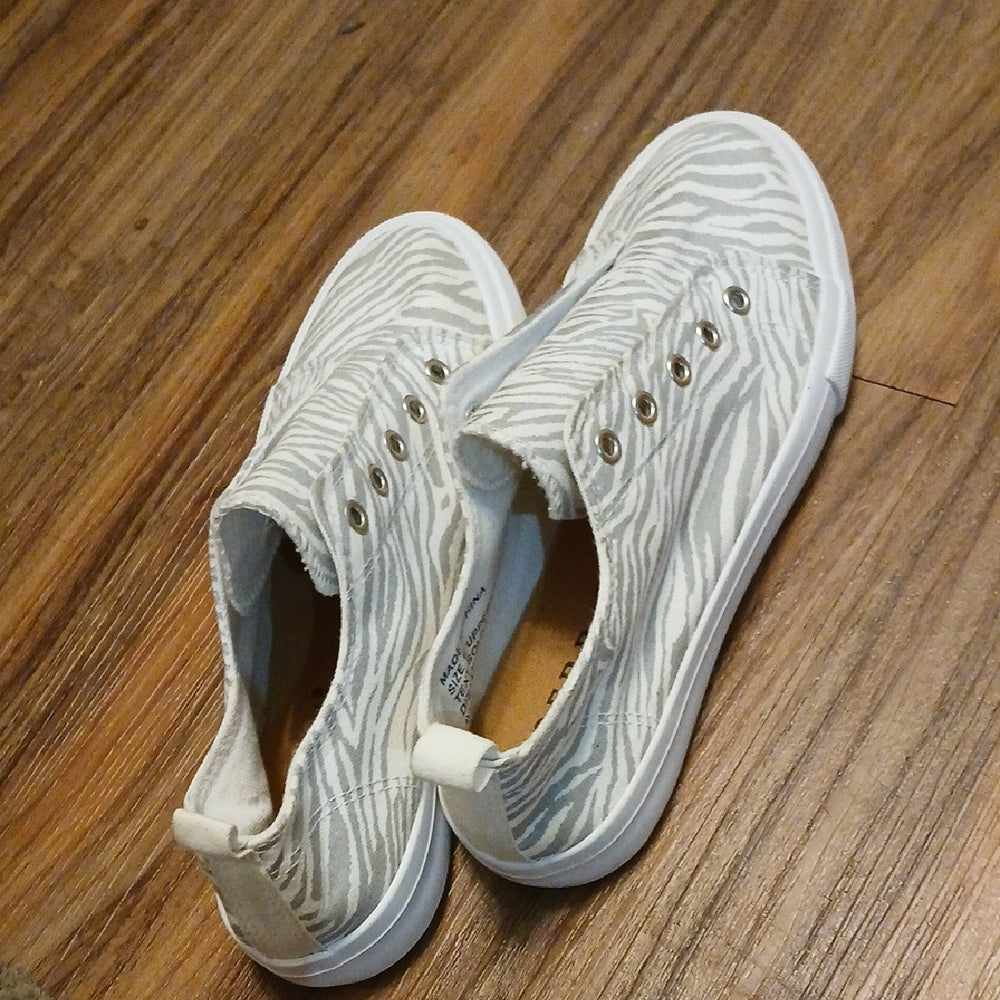 Serra White Zebra Pattern Sneakers Size 8 Womens
