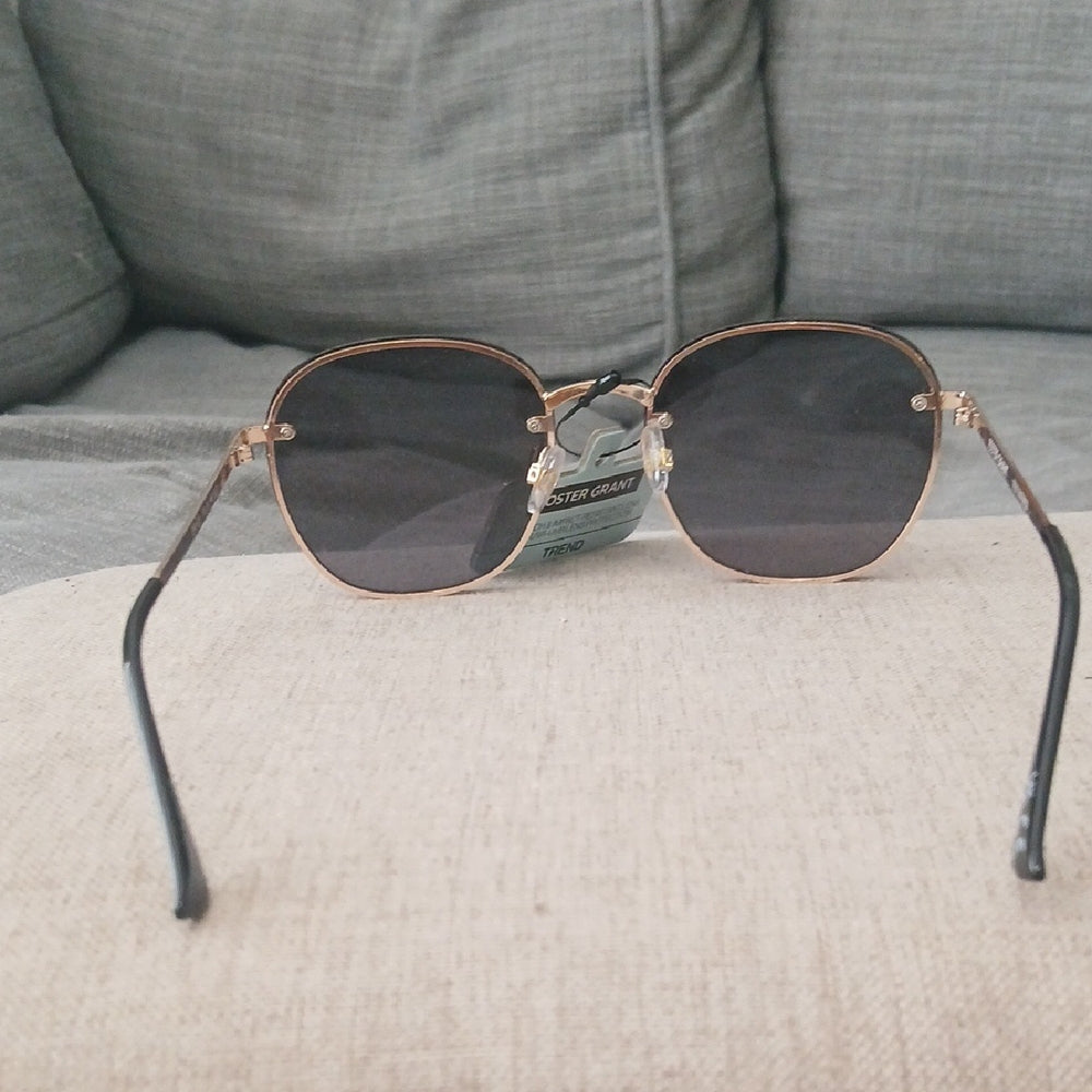 NWT Foster Grant Brown Frame Sunglasses