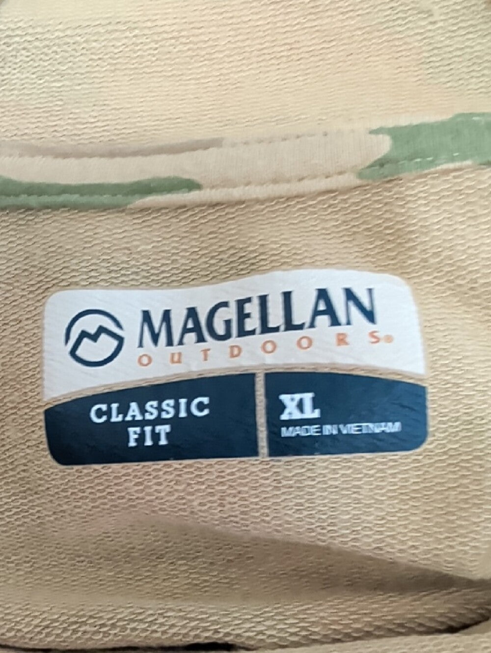 Magellan Camo Cropped Hoodie with Red Shiner Bock Patch Women's XL