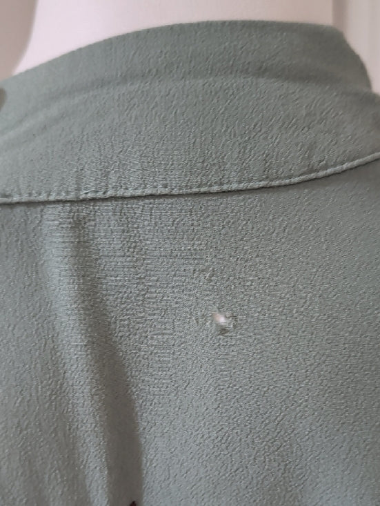 Xhilaration Sage Green Lightweight Embroidered Robe Women's Small