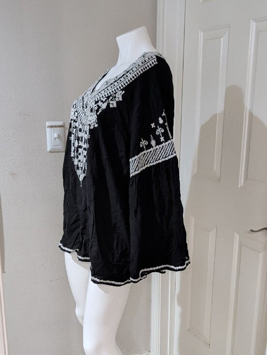 Chelsea & Theodore Black Tunic with White Embroidered V-Neck Women's 2XL
