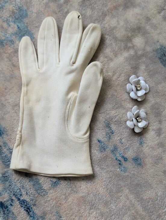 Vintage White Floral Statement Earrings with Crystal Center Retro 1"