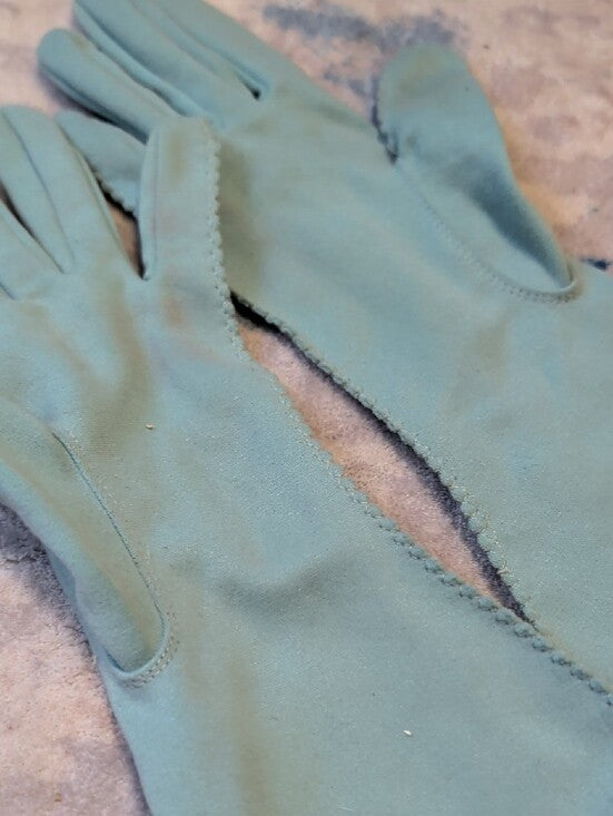 Vintage Women's Light Blue Gloves - Classic Elegant Style