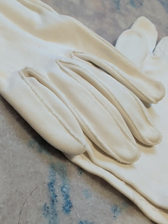 Classic Women's White Gloves - Timeless Elegance Vintage