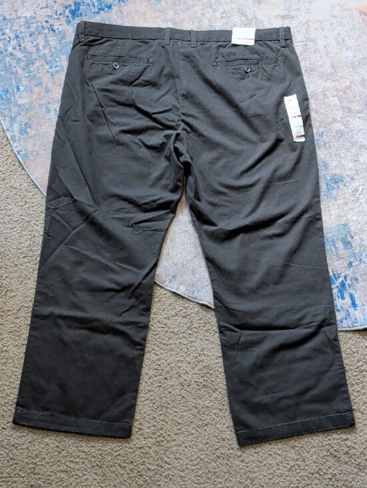 NWT Old Navy Dark Grey Men's Chino Pants - Classic Straight Leg 42x30