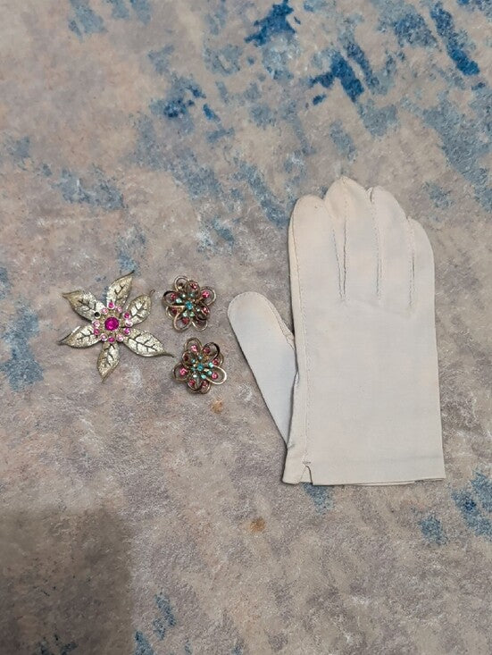 Vintage Sarah Coventry Floral Pink & Teal Crystal Brooch & Screw On Earring Set