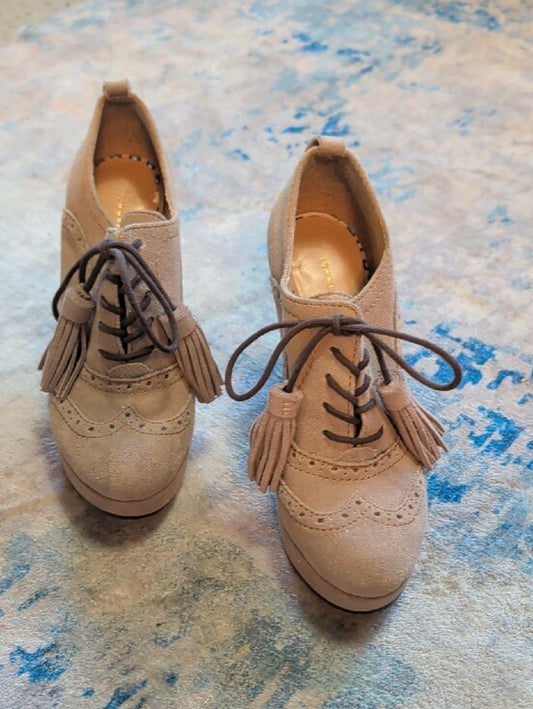 Tommy Hilfiger Women’s Taupe Suede Lace-Up Tassel Heels 6M