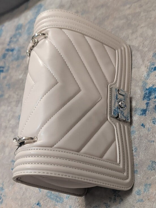 NWT Badgley Mischka Cream Quilted Chevron Crossbody Shoulder Bag w/ Chain Strap
