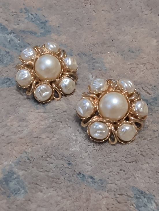 Classic Gold Pearl Cluster Clip-On Earrings - Faux Pearl - VTG Costume Jewelry