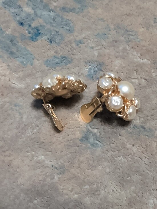 Classic Gold Pearl Cluster Clip-On Earrings - Faux Pearl - VTG Costume Jewelry