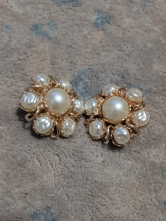 Classic Gold Pearl Cluster Clip-On Earrings - Faux Pearl - VTG Costume Jewelry