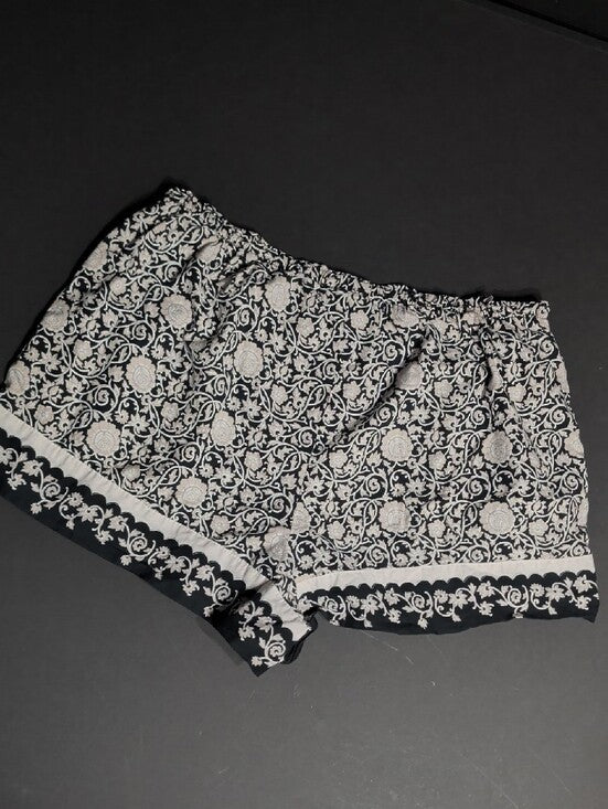 Universal Thread Black and White Floral-Print Casual Shorts Women's Large