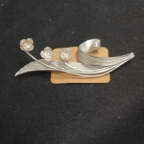 Vintage Elegant Silver Floral Brooch