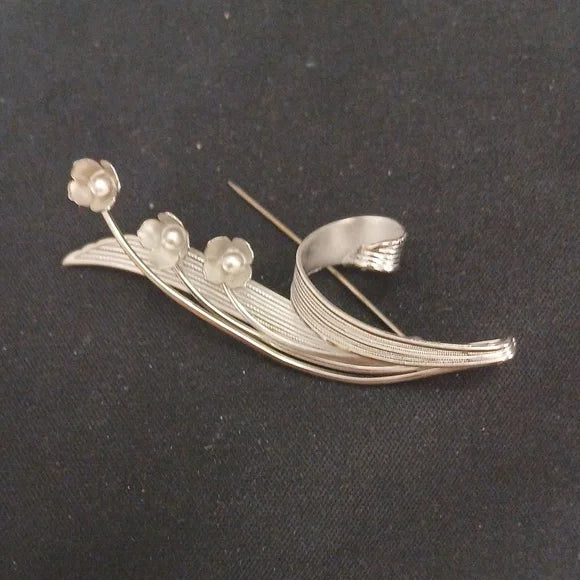 Vintage Elegant Silver Floral Brooch