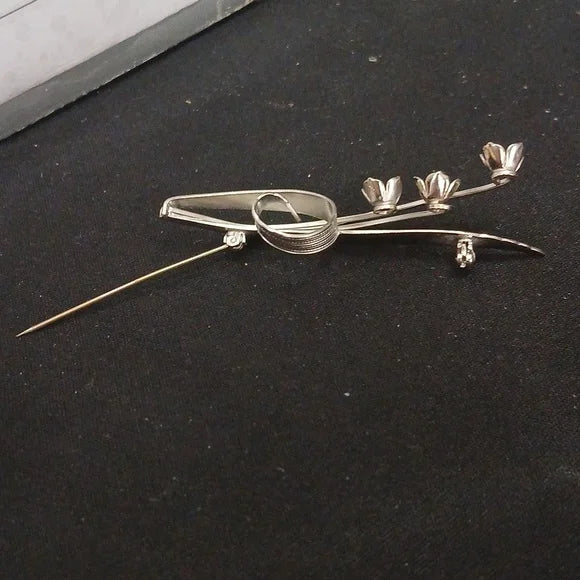 Vintage Elegant Silver Floral Brooch