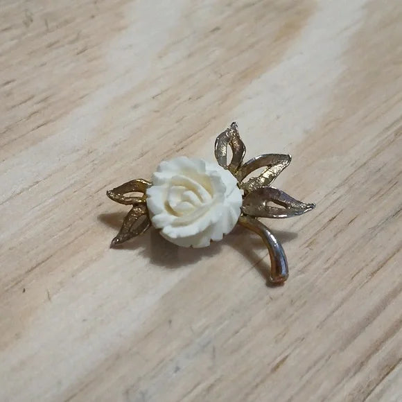 Vintage Gold and Cream Floral Brooch