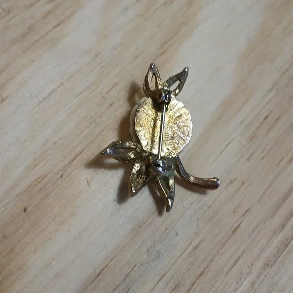 Vintage Gold and Cream Floral Brooch